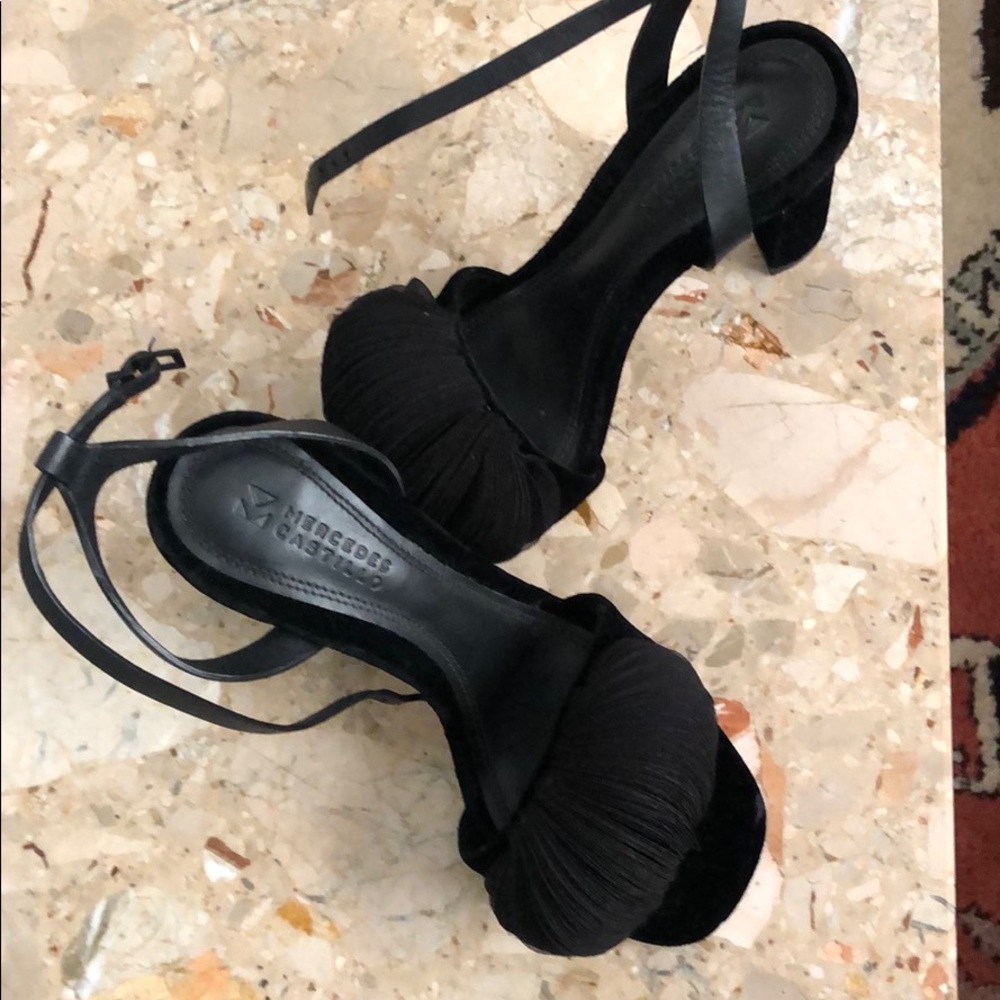 MERCEDES CASTILLO
Women's Black Olenna Sandal